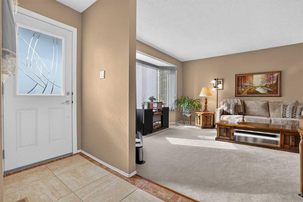 172 Queensland Road SE, Calgary — photo 5 of 50
