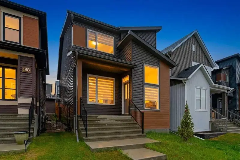 184 Rowmont Boulevard NW, Calgary — main listing photo