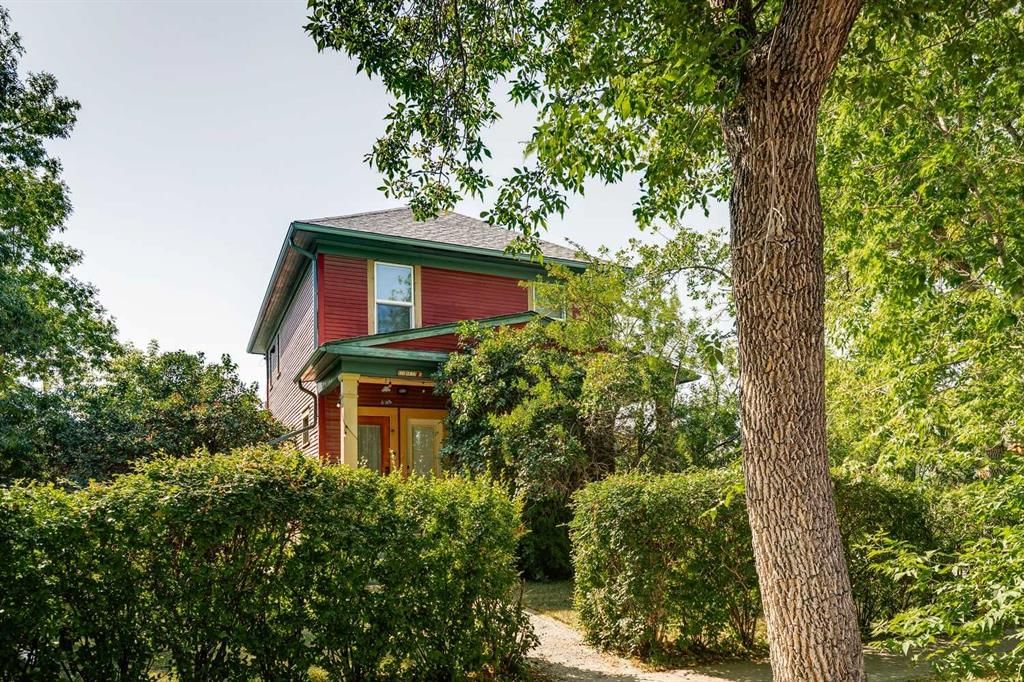 831 4A Street NE, Calgary — main listing photo