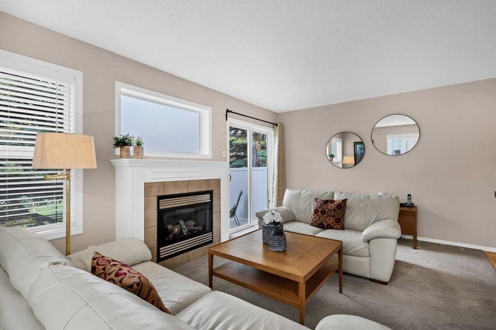 17 Country Village Circle NE, Calgary — photo 3 of 40