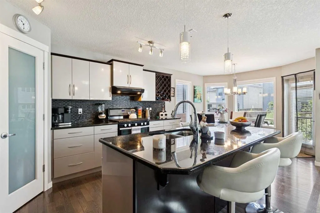 768 New Brighton Drive SE, Calgary — photo 5 of 40