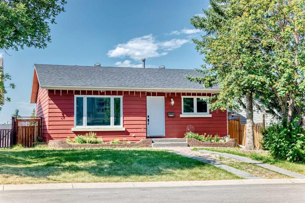 32 Macewan Park Link NW, Calgary — main listing photo