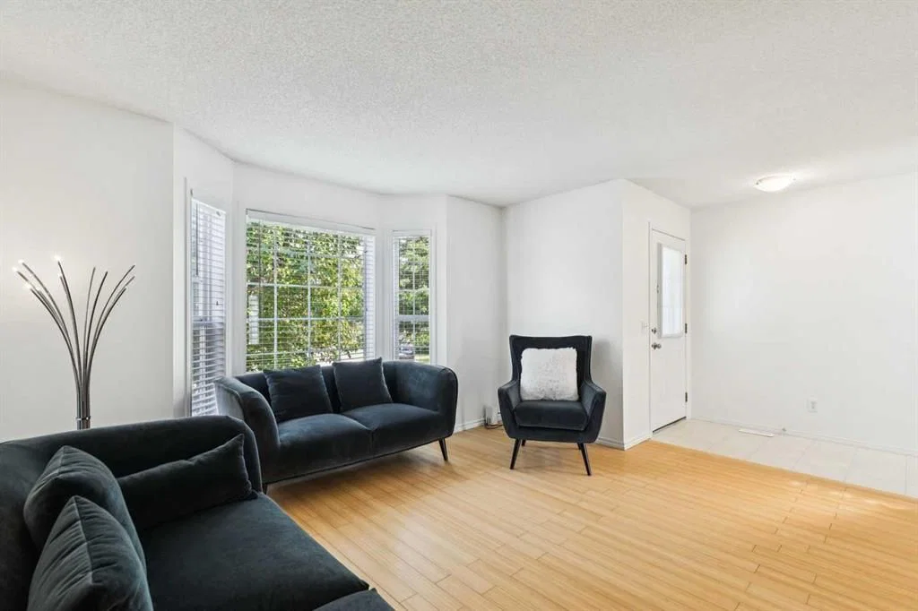 25 Coville Gardens NE, Calgary — photo 3 of 30