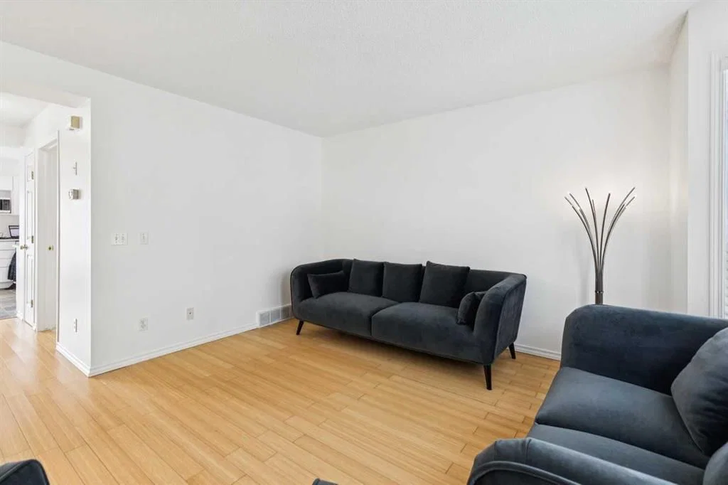 25 Coville Gardens NE, Calgary — photo 4 of 30