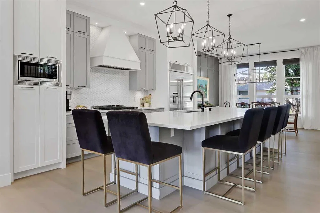 3611 Kilkenny Road SW, Calgary — photo 5 of 47