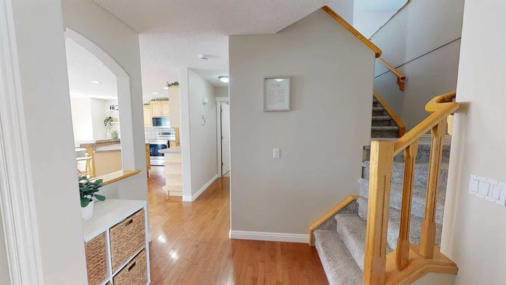 47 Chapman Circle SE, Calgary — photo 3 of 31