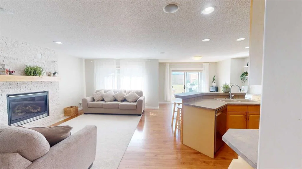 47 Chapman Circle SE, Calgary — photo 5 of 31