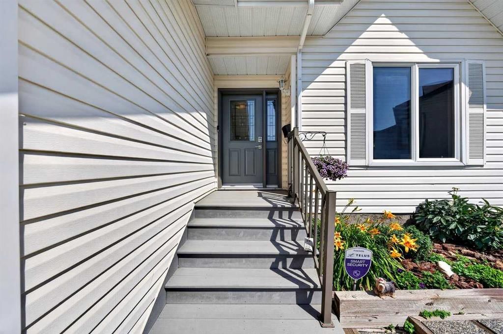 31 Scenic Cove Place NW, Calgary — photo 3 of 40