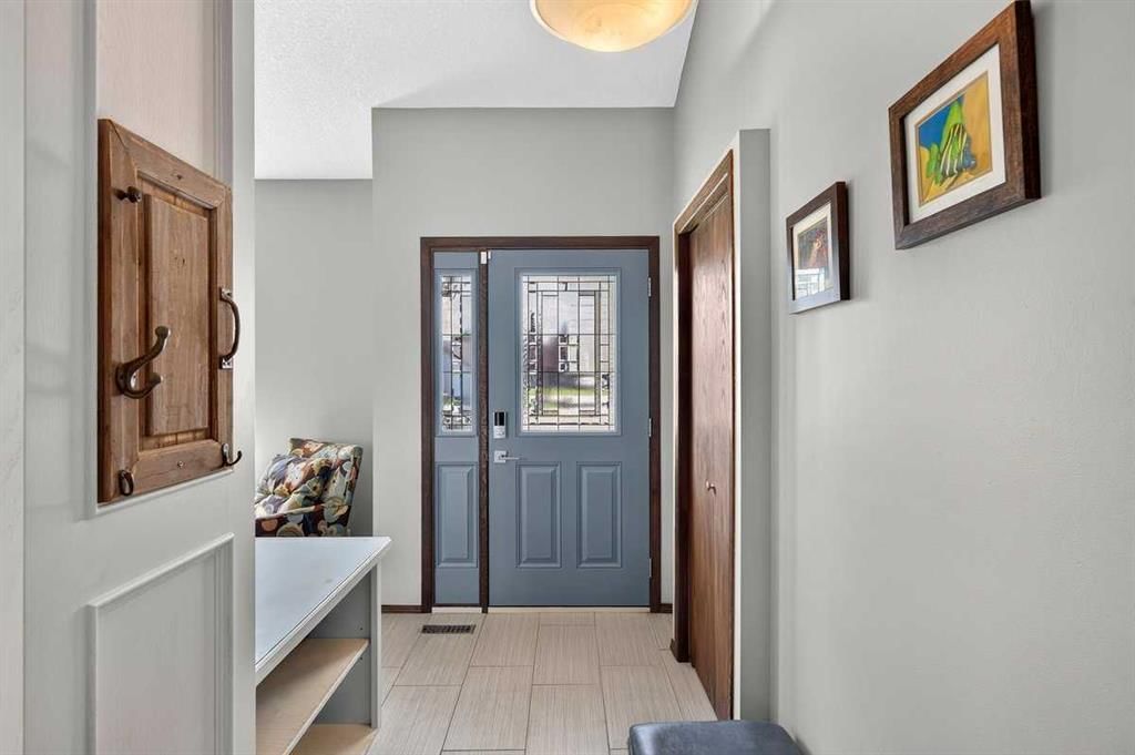31 Scenic Cove Place NW, Calgary — photo 4 of 40