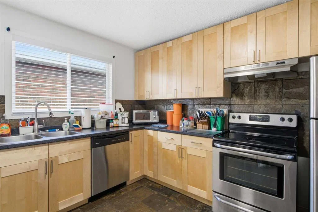 196 Gordon Drive SW, Calgary — photo 3 of 50