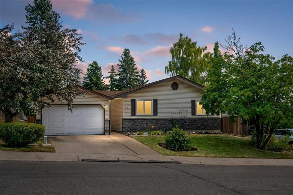424 Silver Valley Drive NW, Calgary — main listing photo