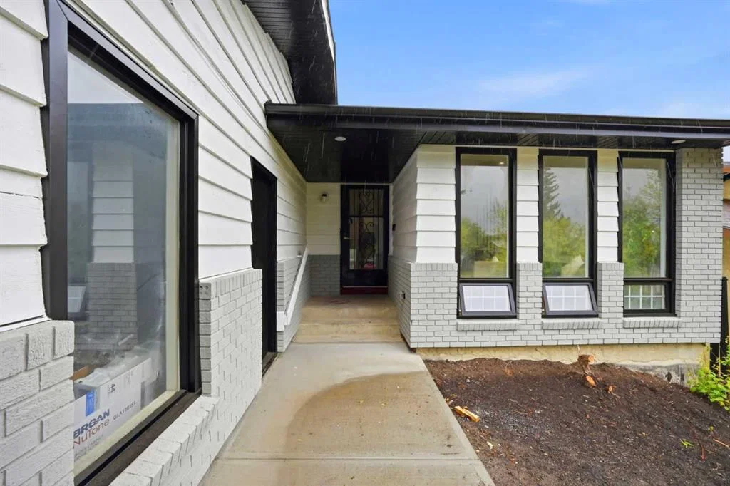 300 Edgehill Drive NW, Calgary — photo 4 of 43