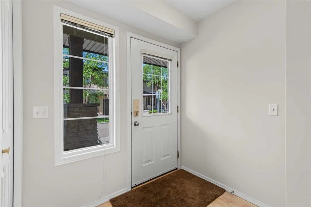 34 Eversyde Common SW, Calgary — photo 2 of 27