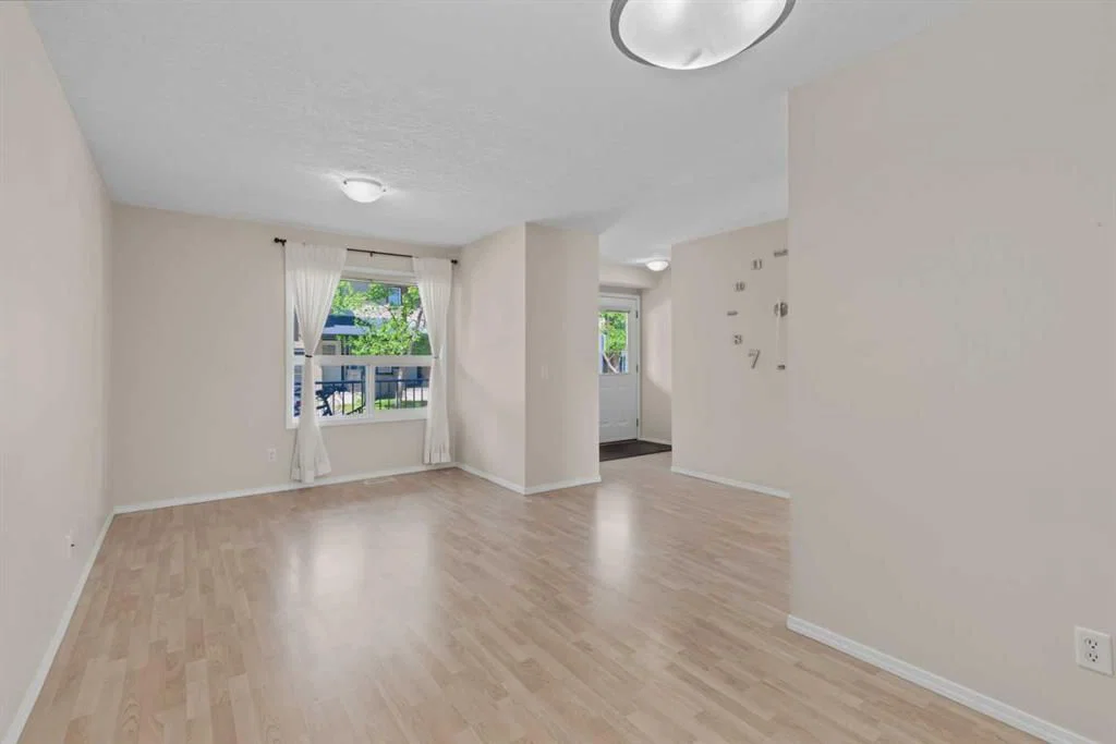 34 Eversyde Common SW, Calgary — photo 3 of 27