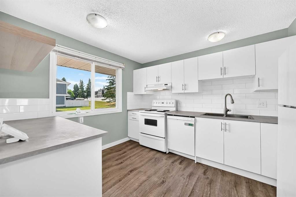 383 Georgian Villas NE, Calgary — photo 3 of 33