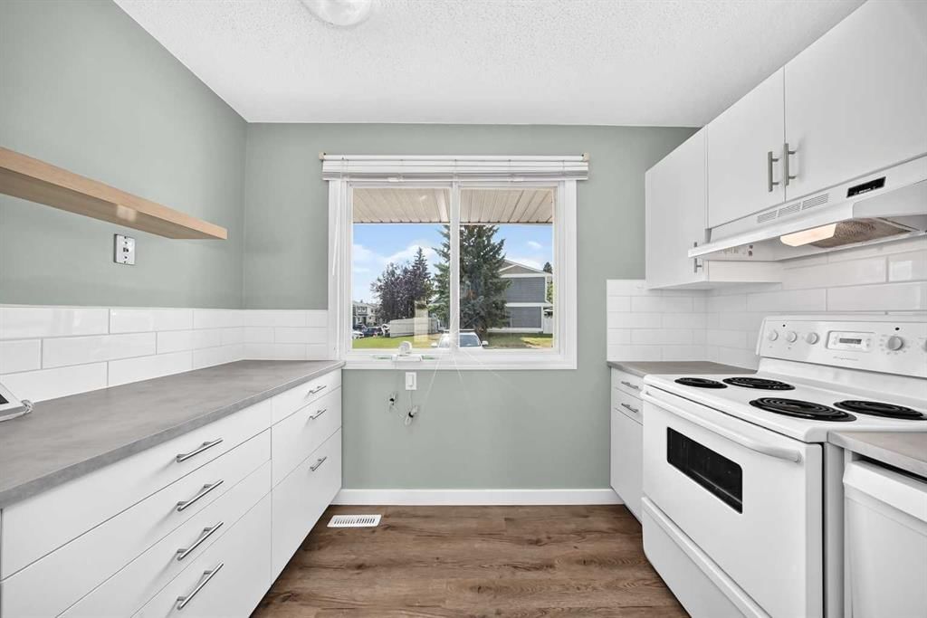 383 Georgian Villas NE, Calgary — photo 4 of 33
