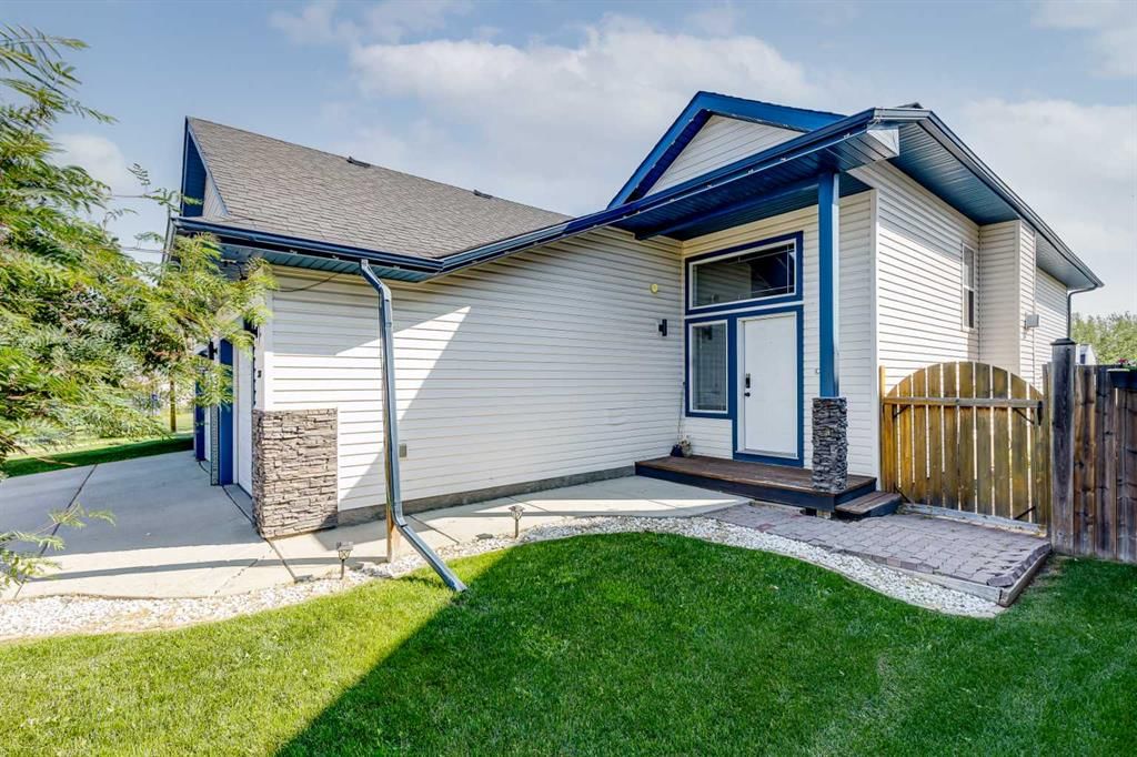 738 Carriage Lane Drive, Carstairs — photo 2 of 36