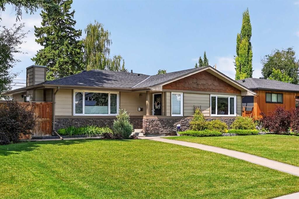 10807 Mapleshire Crescent SE, Calgary — photo 2 of 47