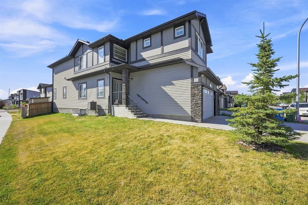 11 Savanna Villas NE, Calgary — photo 3 of 50