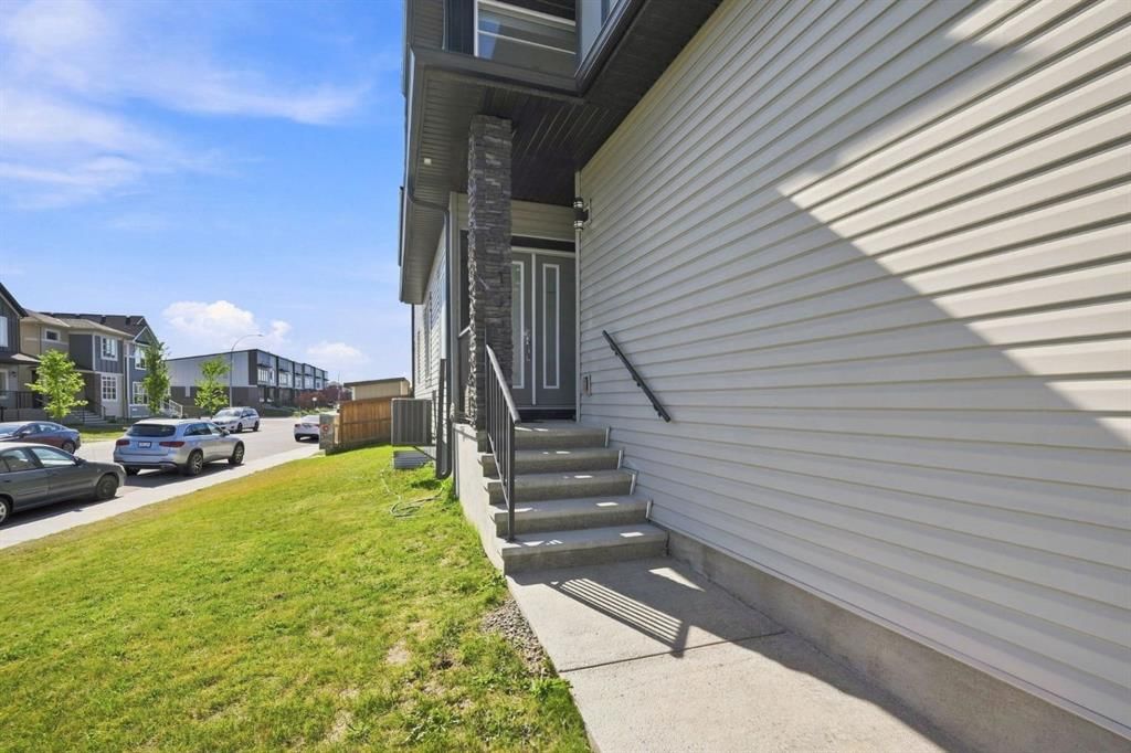 11 Savanna Villas NE, Calgary — photo 5 of 50