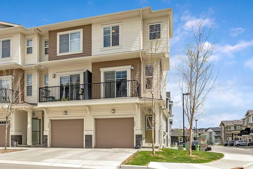 902 Sage Hill Grove NW, Calgary — photo 5 of 37