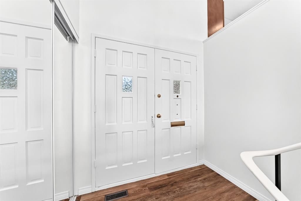 5820 Dalridge Hill NW, Calgary — photo 5 of 49