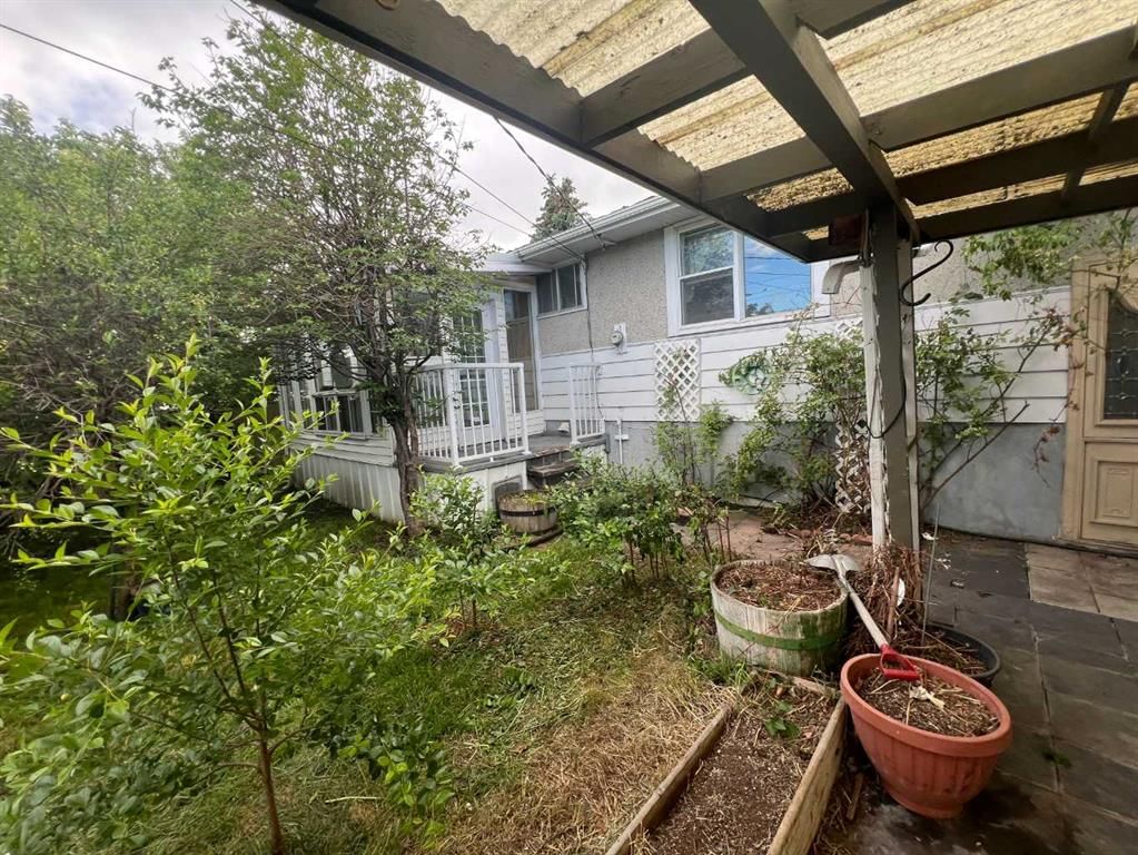 4708 Greenview Drive NE, Calgary — photo 4 of 18