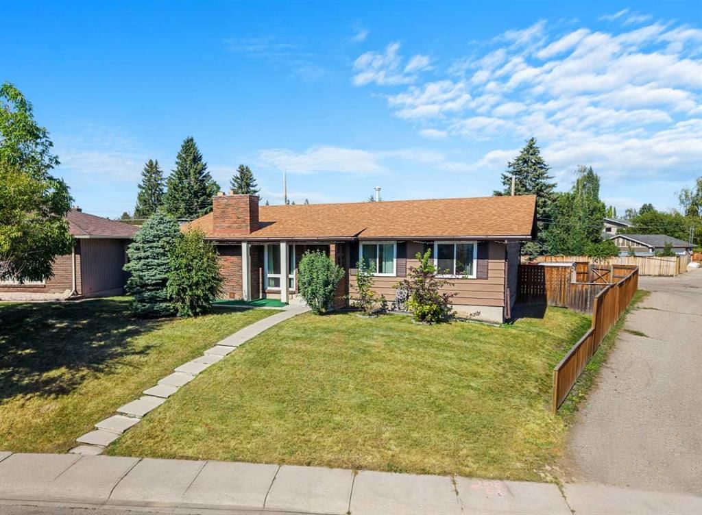 148 Lake Lucerne Crescent SE, Calgary — photo 4 of 42