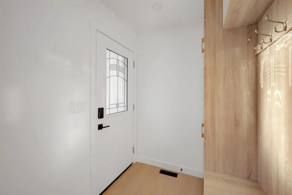 1174 abbeydale Drive NE, Calgary — photo 4 of 30