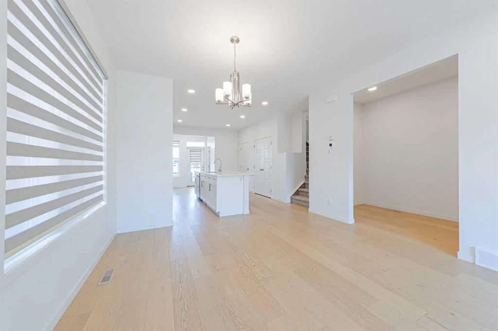 186 Aquila Drive NW, Calgary — photo 5 of 33