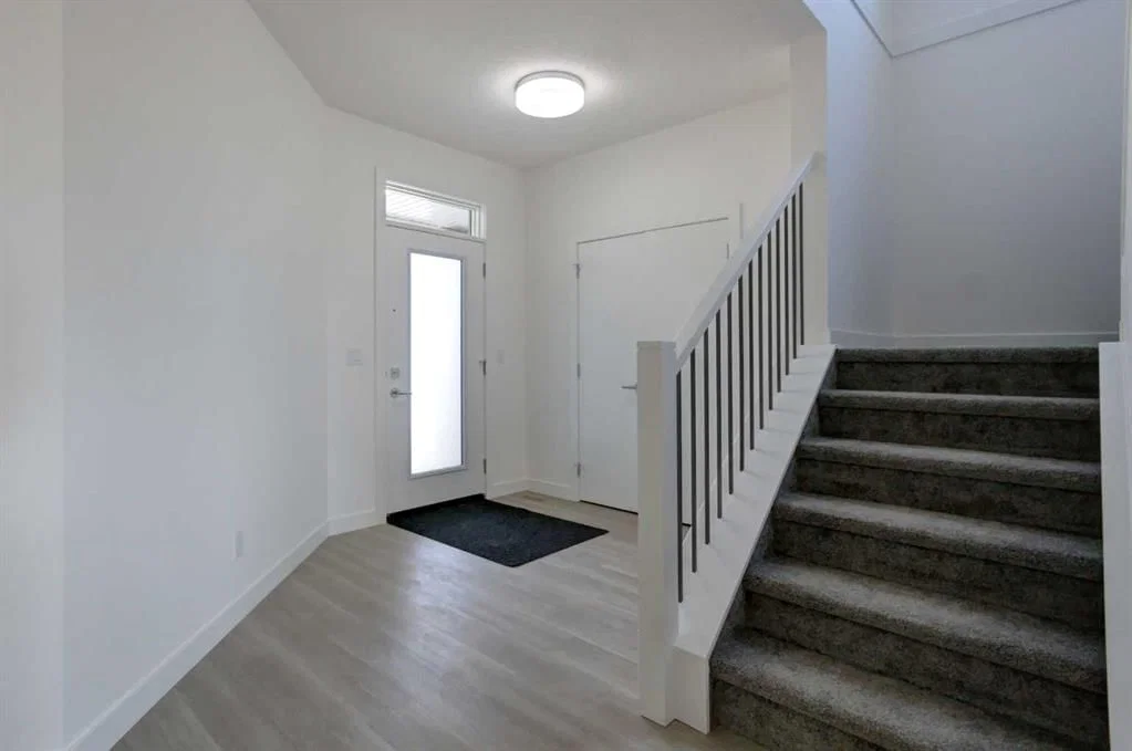 160 Copperhead Road SE, Calgary — photo 3 of 34