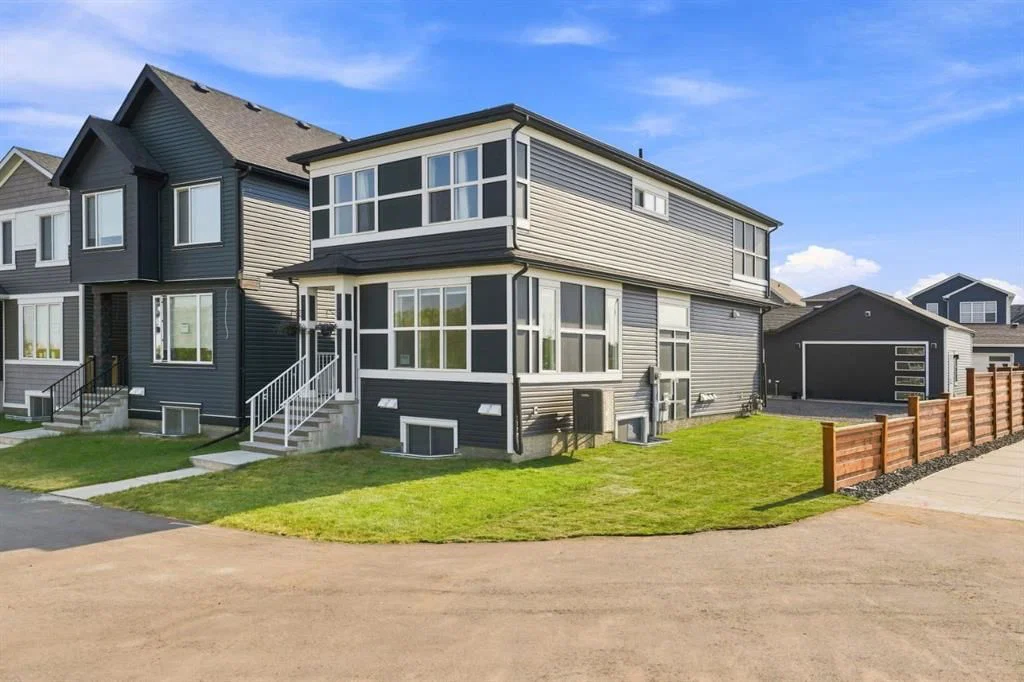 20305 45 Street SE, Calgary — photo 2 of 49