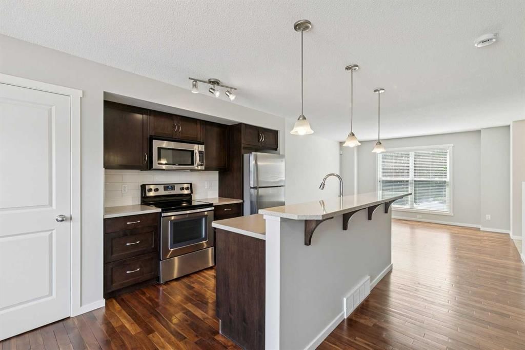 28 Walden Drive SE, Calgary — photo 4 of 32