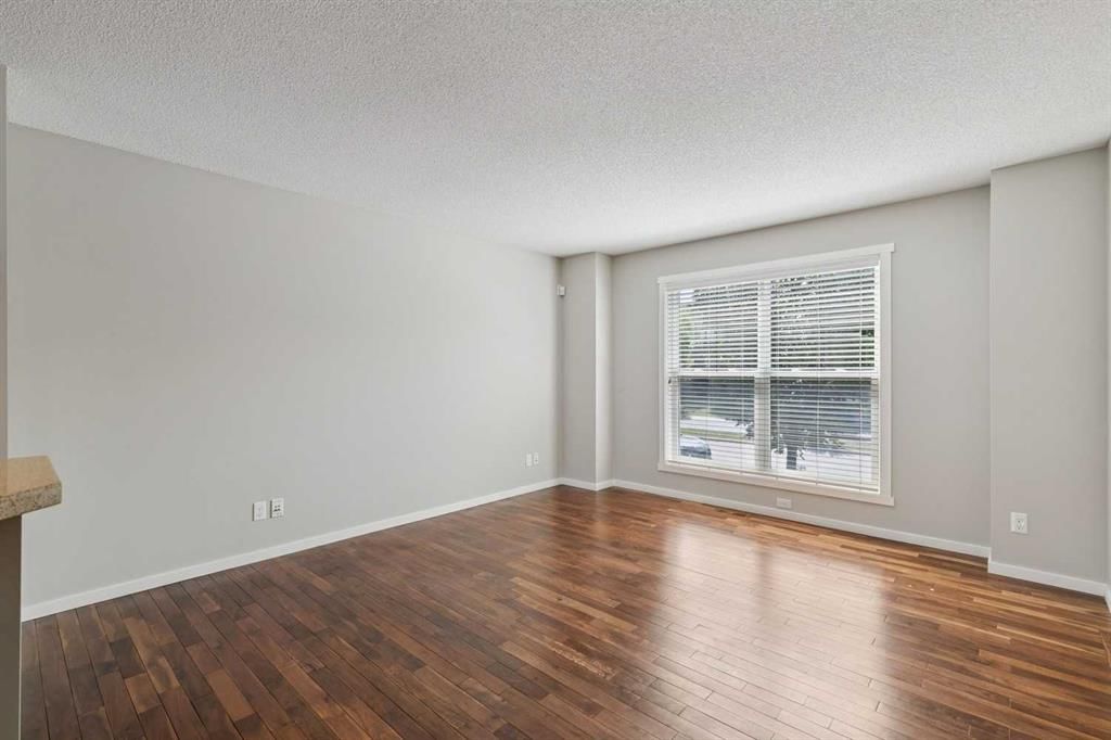 28 Walden Drive SE, Calgary — photo 5 of 32
