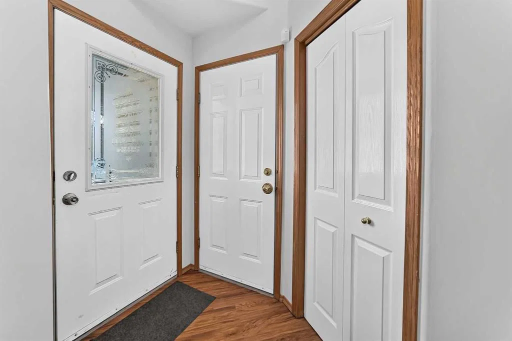 168 Country Hills Way NW, Calgary — photo 2 of 33