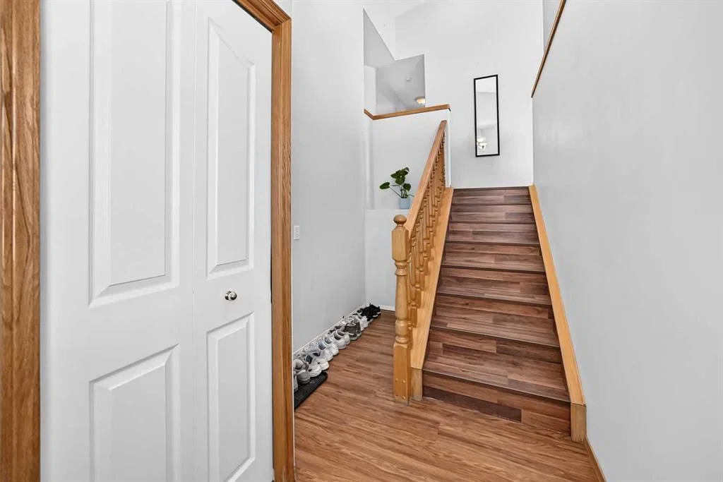 168 Country Hills Way NW, Calgary — photo 3 of 33