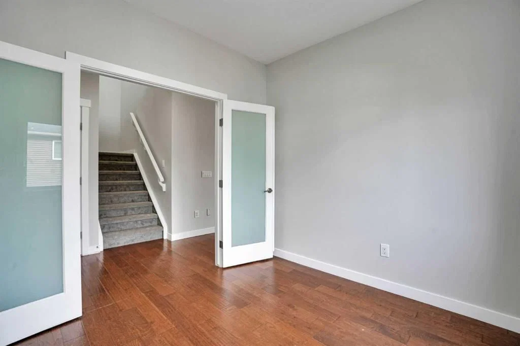 368 Nolanhurst Crescent NW, Calgary — photo 4 of 33