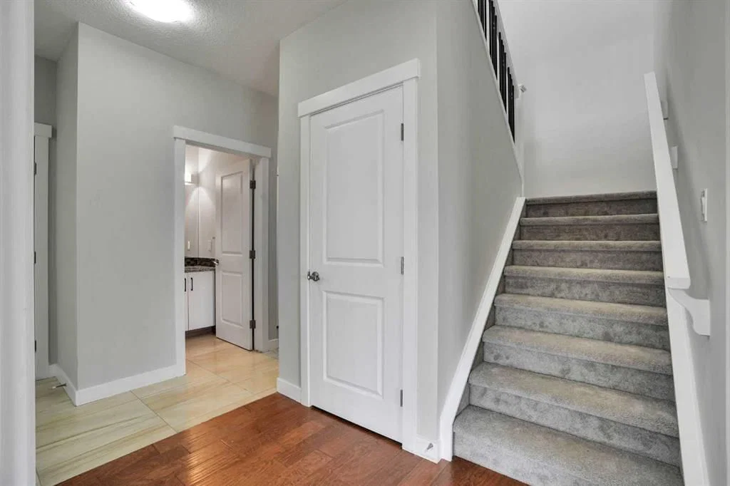 368 Nolanhurst Crescent NW, Calgary — photo 5 of 33