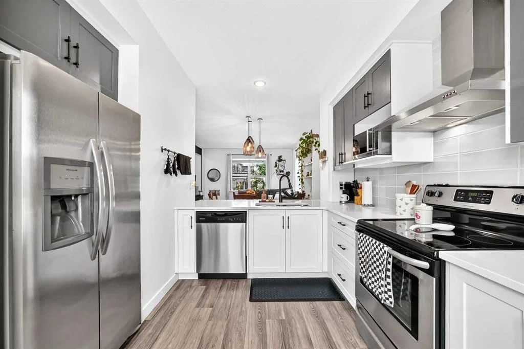 162 Silverado Boulevard SW, Calgary — photo 3 of 32