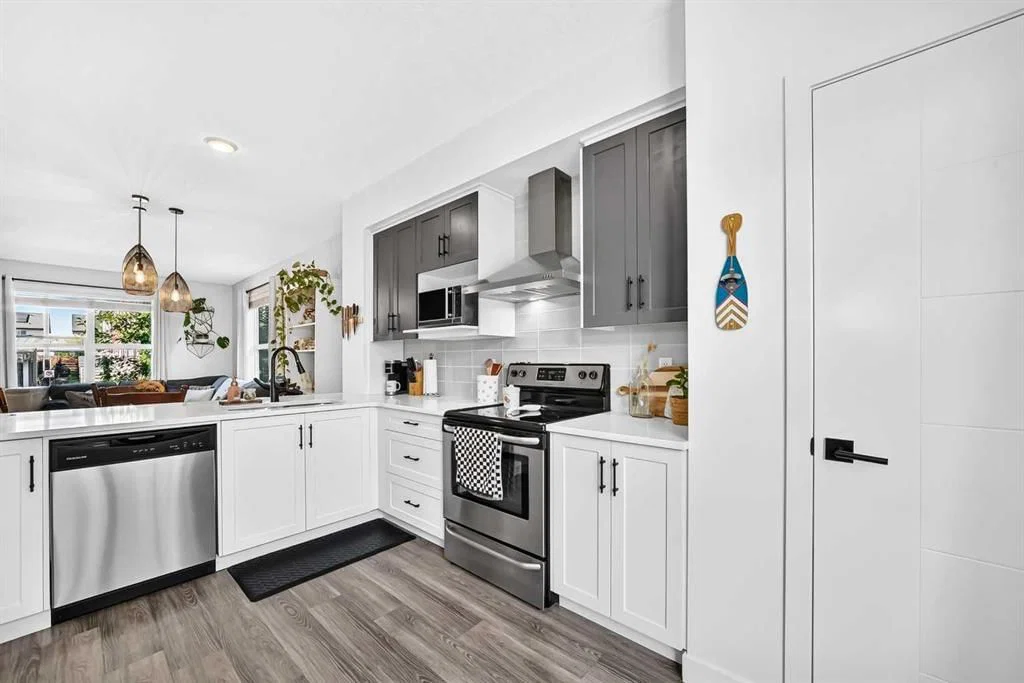 162 Silverado Boulevard SW, Calgary — photo 4 of 32