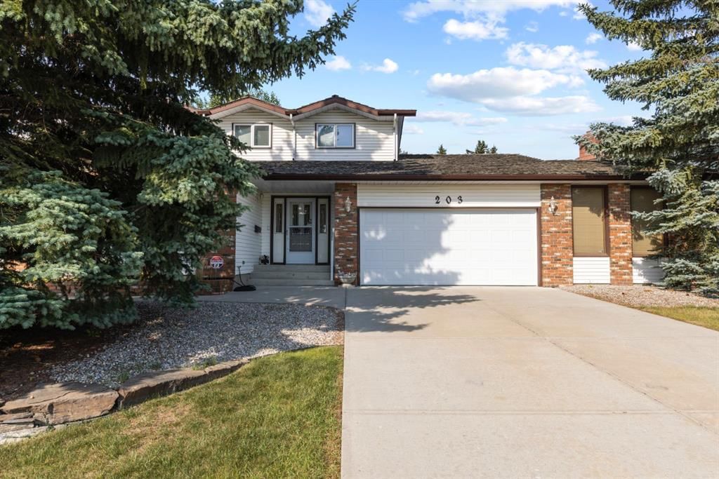 203 Silver Valley Boulevard NW, Calgary — main listing photo