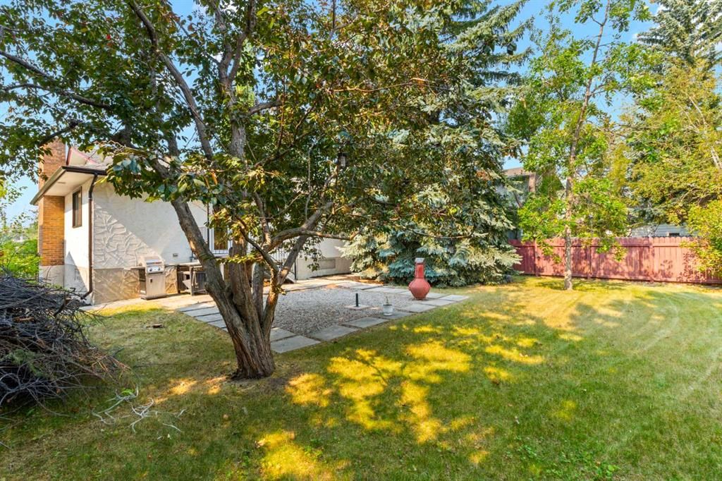 5467 Dalrymple Crescent NW, Calgary — photo 2 of 43