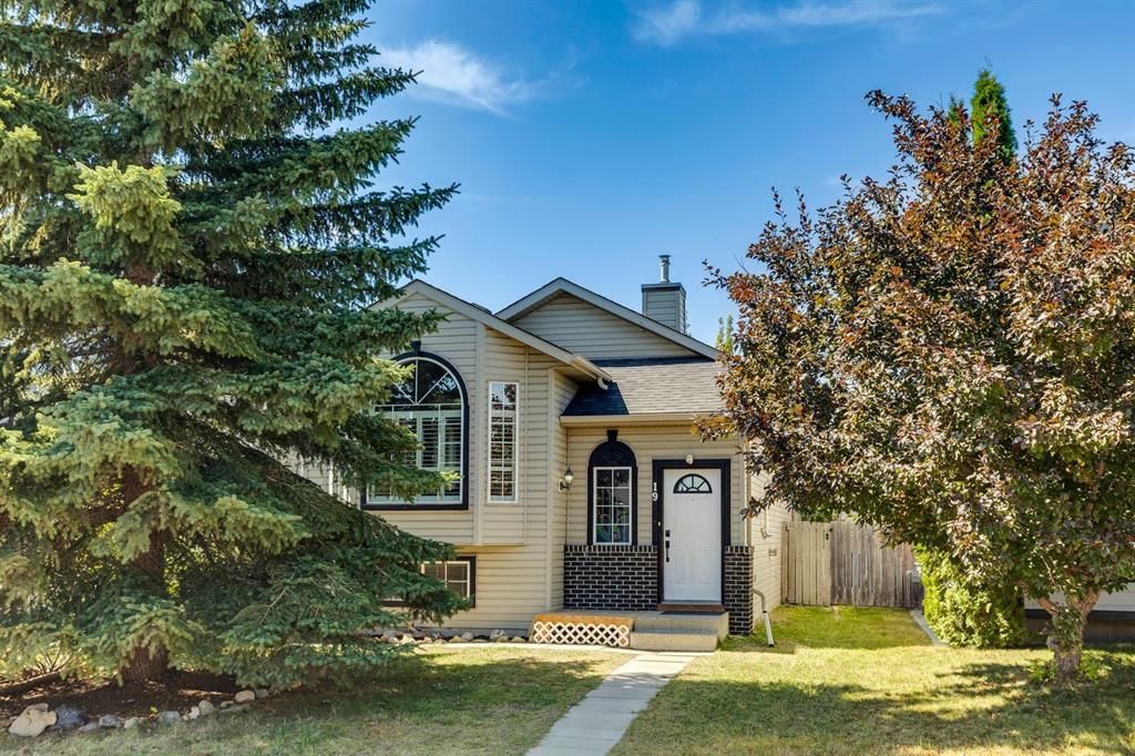 19 Covington Close NE, Calgary — photo 2 of 40