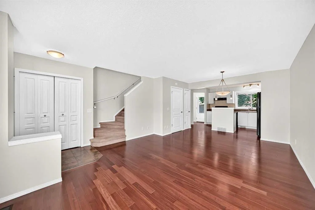 321 Elgin Point SE, Calgary — photo 2 of 22