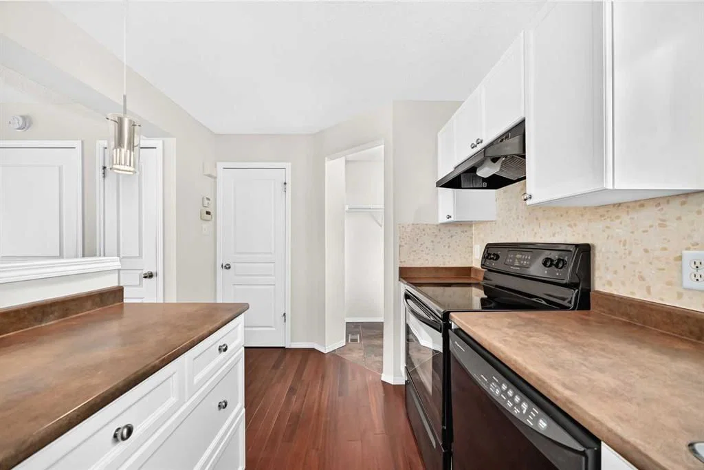 321 Elgin Point SE, Calgary — photo 5 of 22