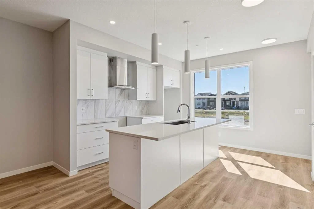 471 Hotchkiss Manor SE, Calgary — main listing photo