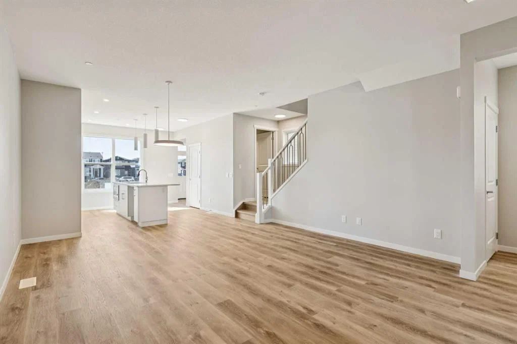 471 Hotchkiss Manor SE, Calgary — photo 3 of 41