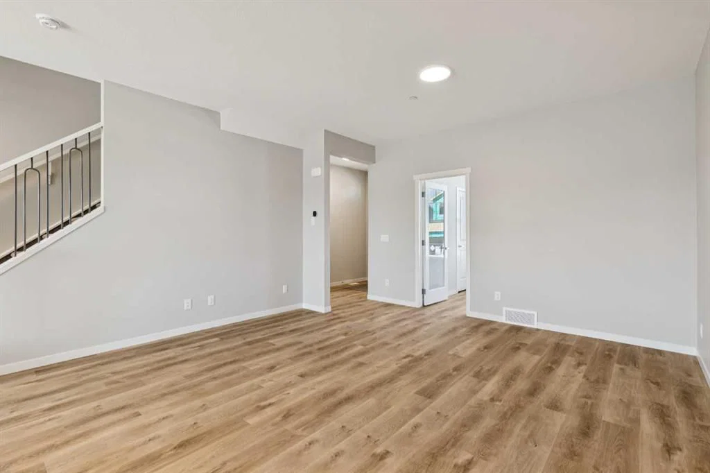 471 Hotchkiss Manor SE, Calgary — photo 4 of 41