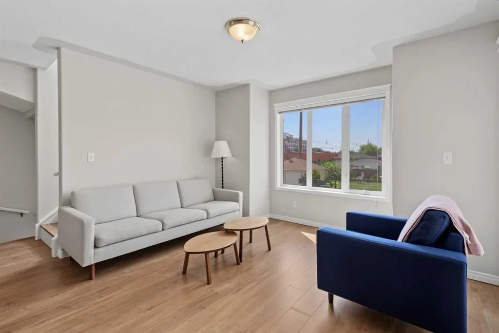 128 22 Avenue NW, Calgary — photo 5 of 34