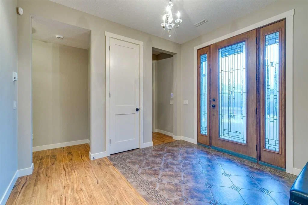 215 Patton Court SW, Calgary — photo 4 of 45